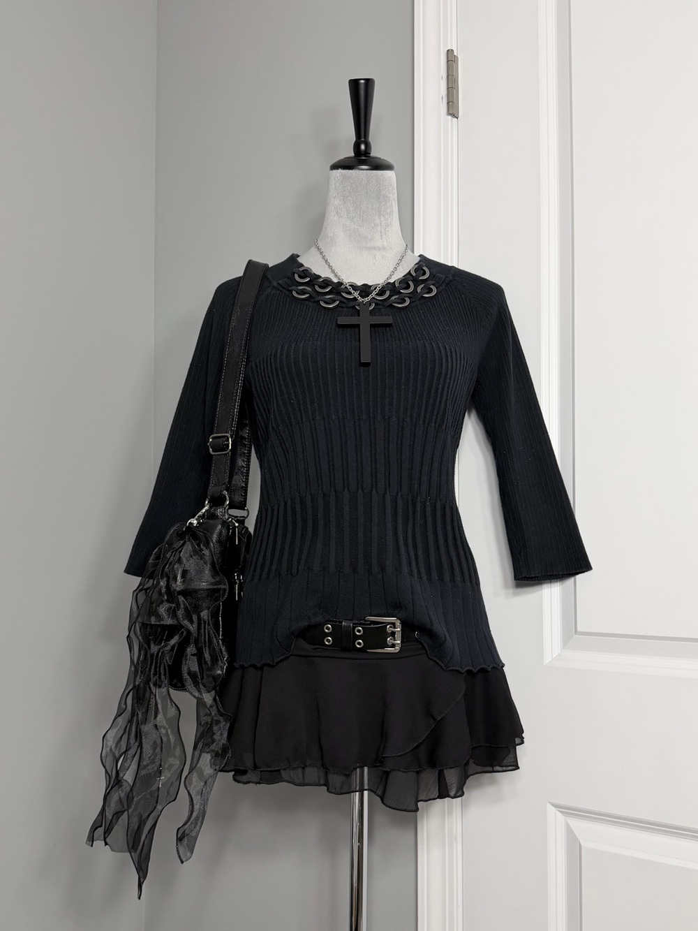 Vintage Requirements Black Ribbed Grommet Studded Scoop Neck 3/4 Sleeve Sweater